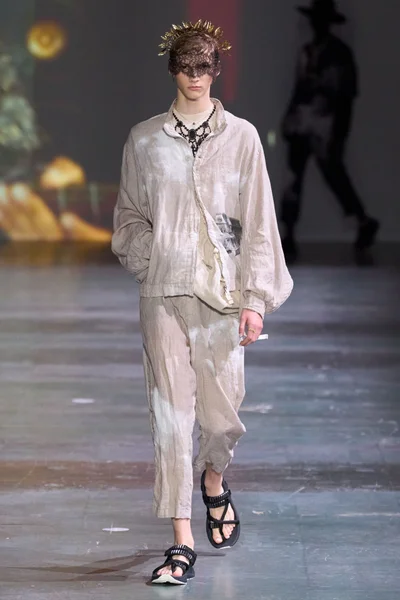 Look 3